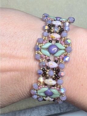 Artisan Handmade Floral Lavender & Mint Czech Glass Beaded Bracelet Hand Sewn